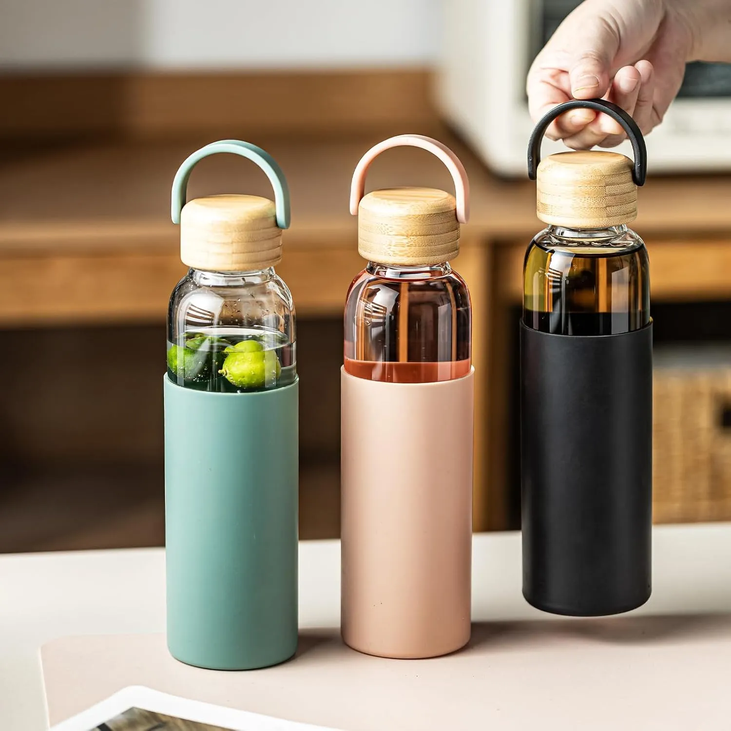 21oz Borosilicate Glass Water Bottle with Non-Slip Sleeve & Leak-Proof Lid-Reusable Drink Bottle for Office,Travel,Gym,Hiking-Ideal Gift for Home,Car & Fitness Enthusiasts (Pink Green)