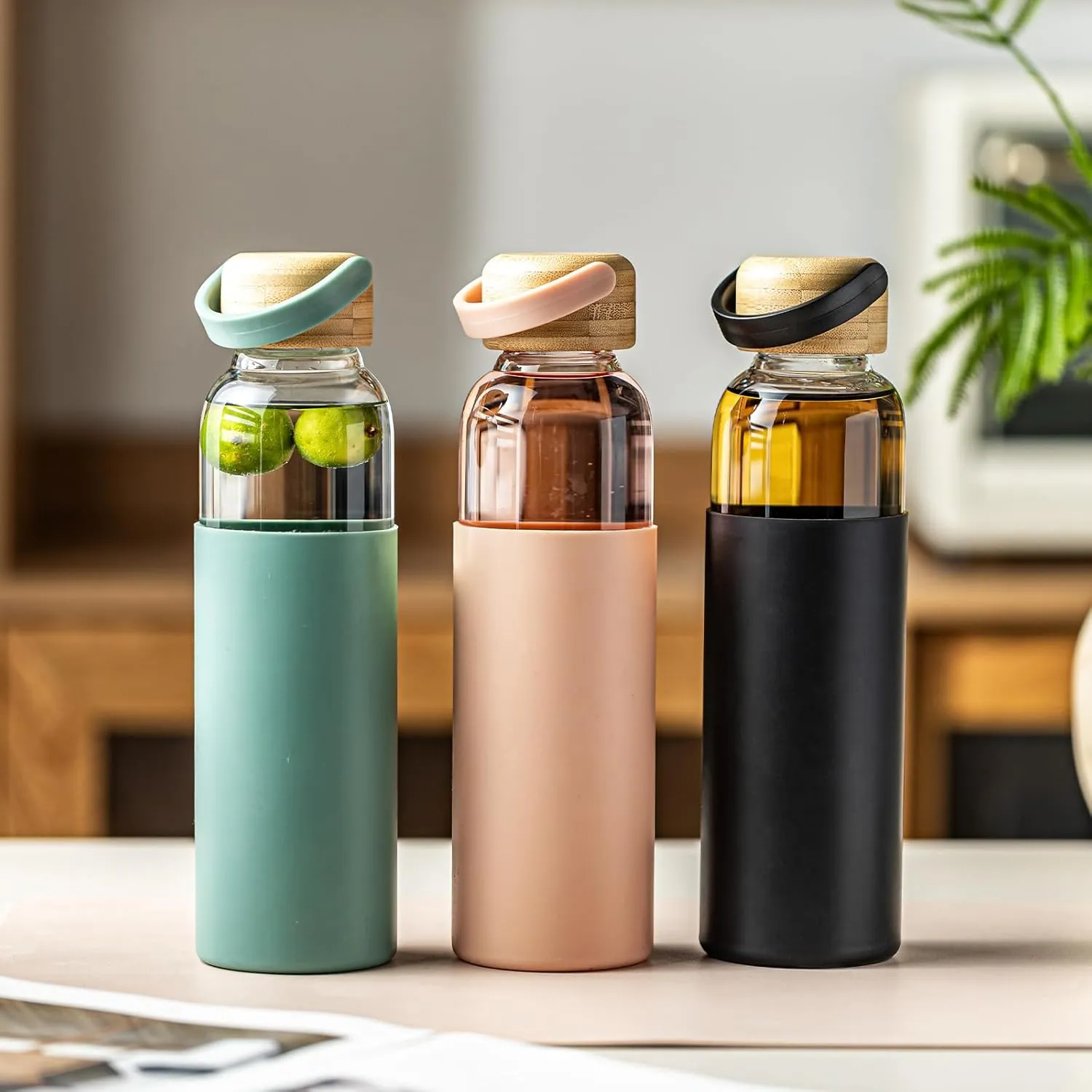 21oz Borosilicate Glass Water Bottle with Non-Slip Sleeve & Leak-Proof Lid-Reusable Drink Bottle for Office,Travel,Gym,Hiking-Ideal Gift for Home,Car & Fitness Enthusiasts (Pink Green)