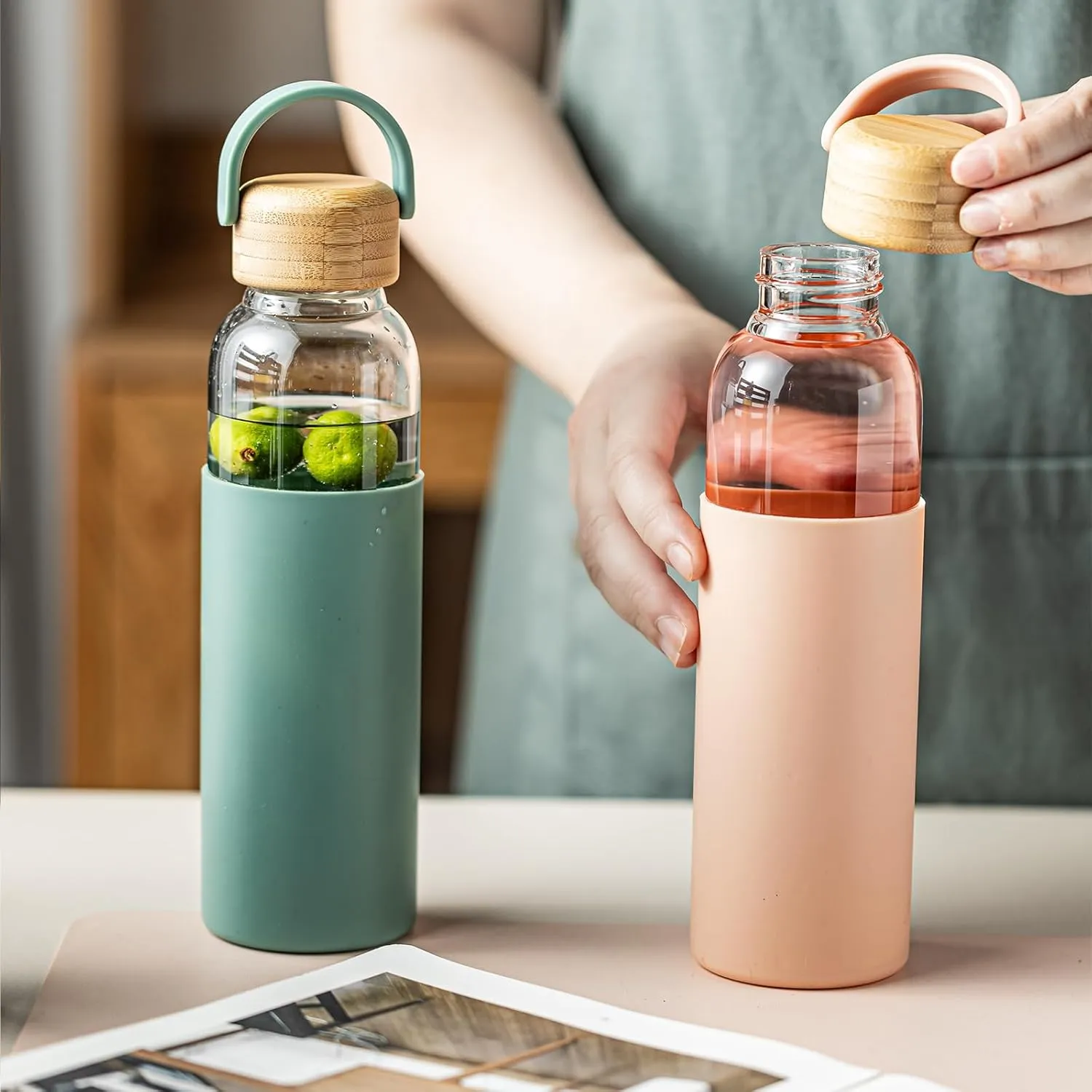 21oz Borosilicate Glass Water Bottle with Non-Slip Sleeve & Leak-Proof Lid-Reusable Drink Bottle for Office,Travel,Gym,Hiking-Ideal Gift for Home,Car & Fitness Enthusiasts (Pink Green)