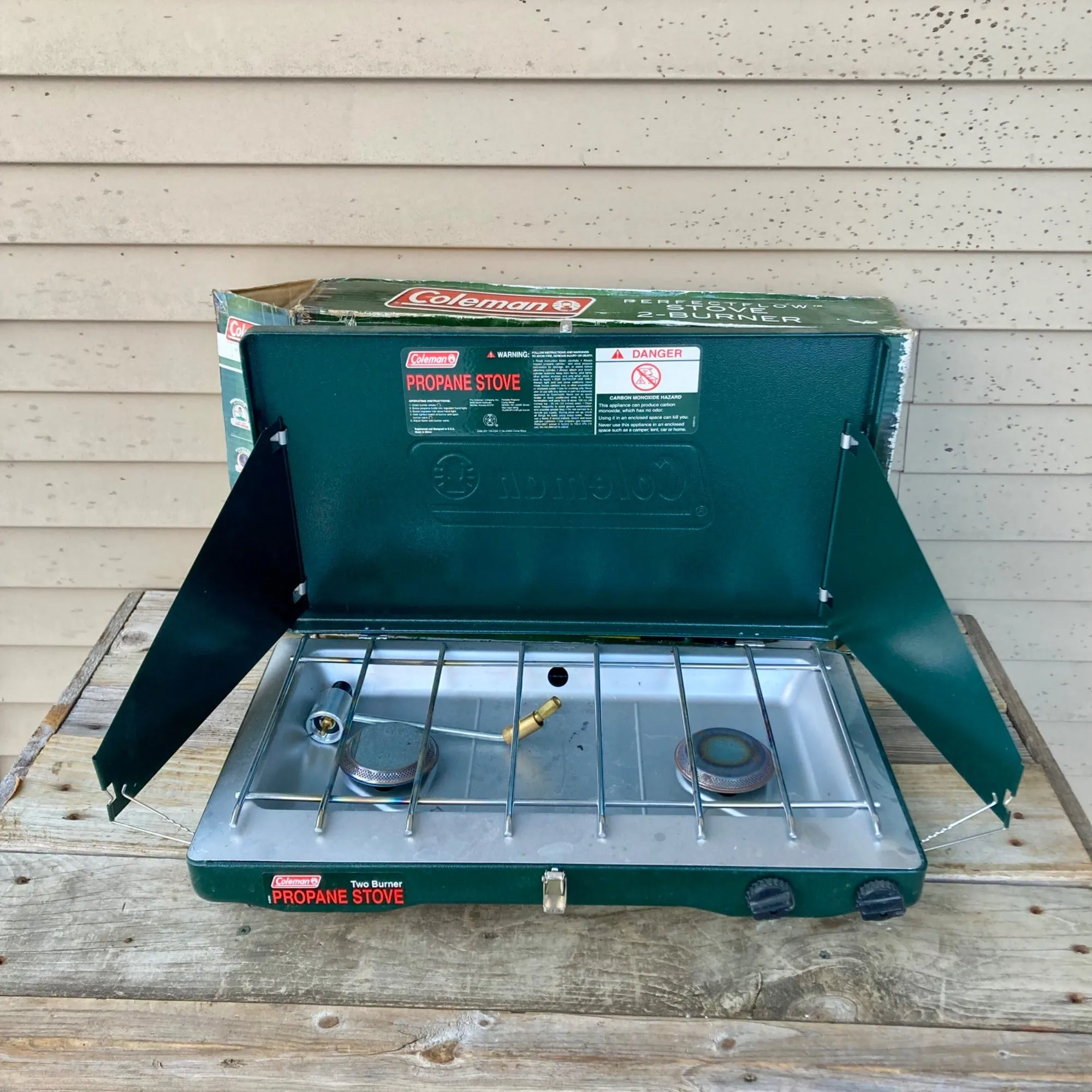 Coleman Perfectflow Propane Camp Stove 2-Burner 20,000 BTU