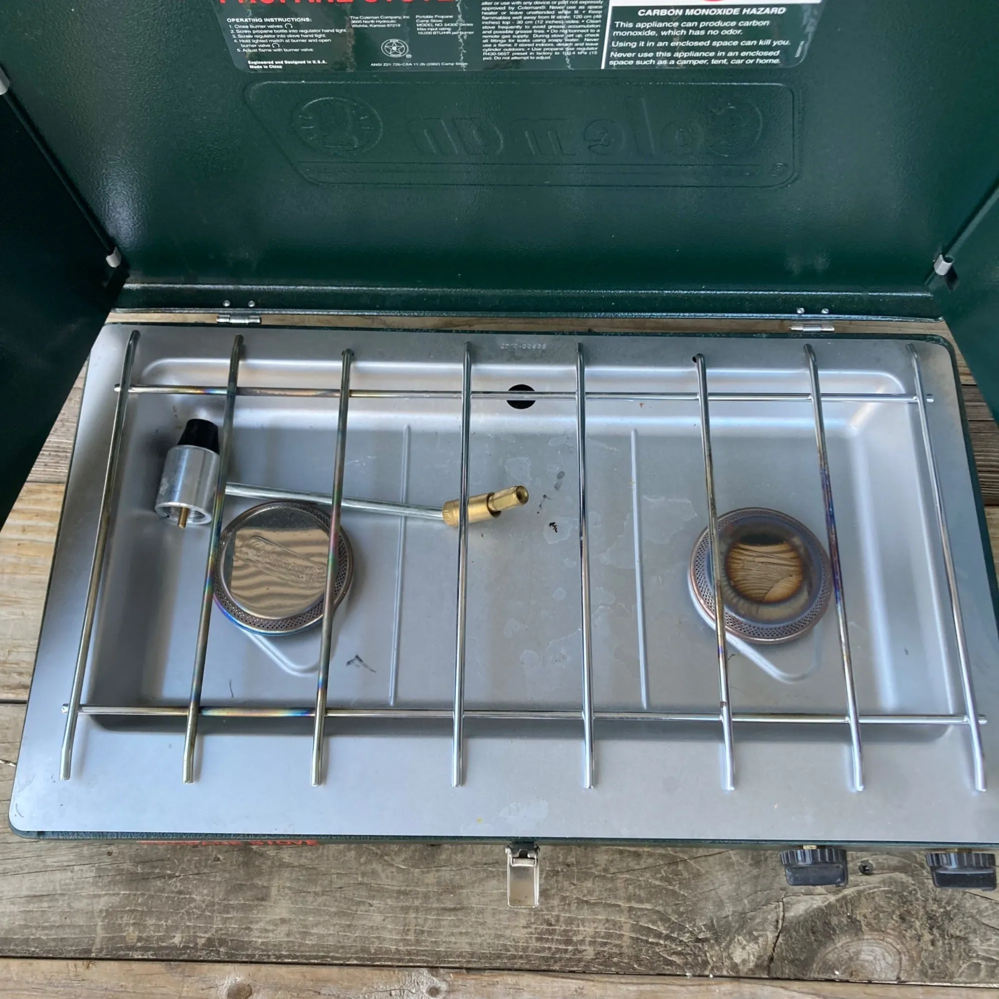 Coleman Perfectflow Propane Camp Stove 2-Burner 20,000 BTU
