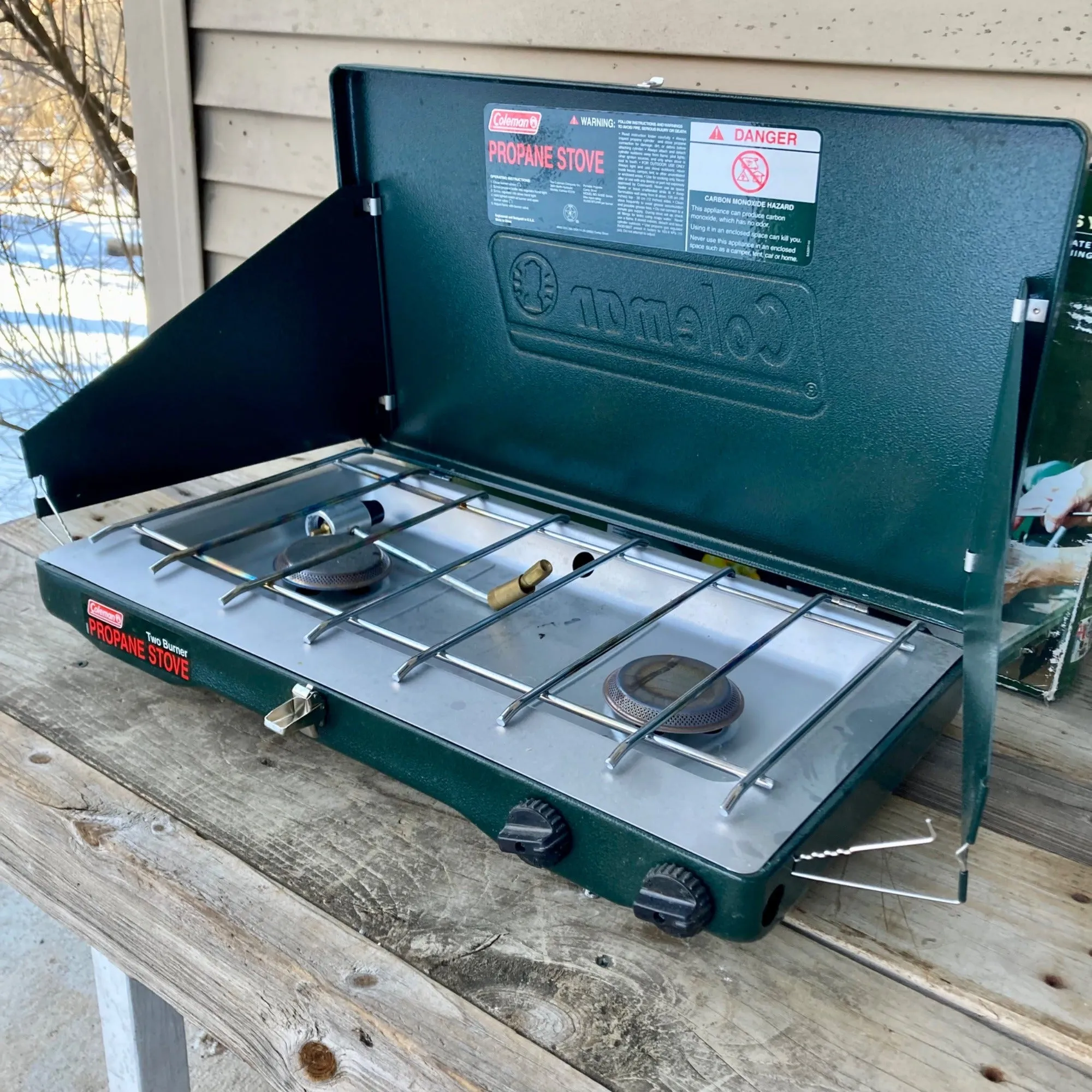 Coleman Perfectflow Propane Camp Stove 2-Burner 20,000 BTU