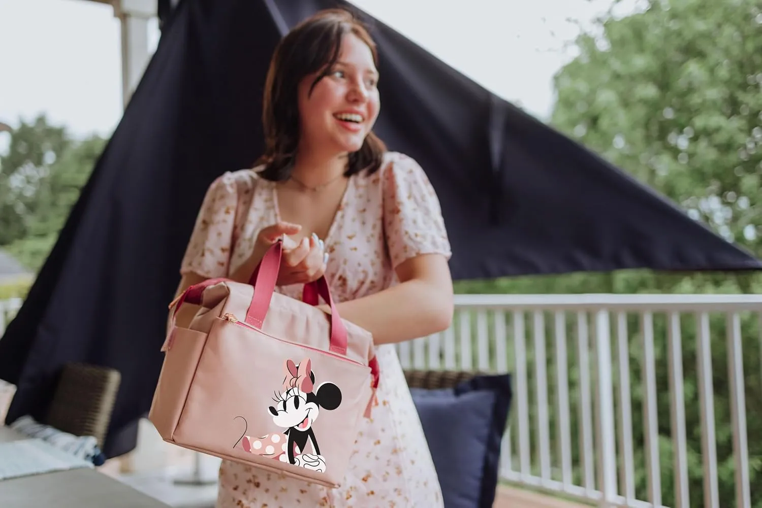 PICNIC TIME Disney Minnie Mouse On The Go Lunch Bag, Soft Cooler Lunch Box, Insulated Lunch Bag, (Pink)